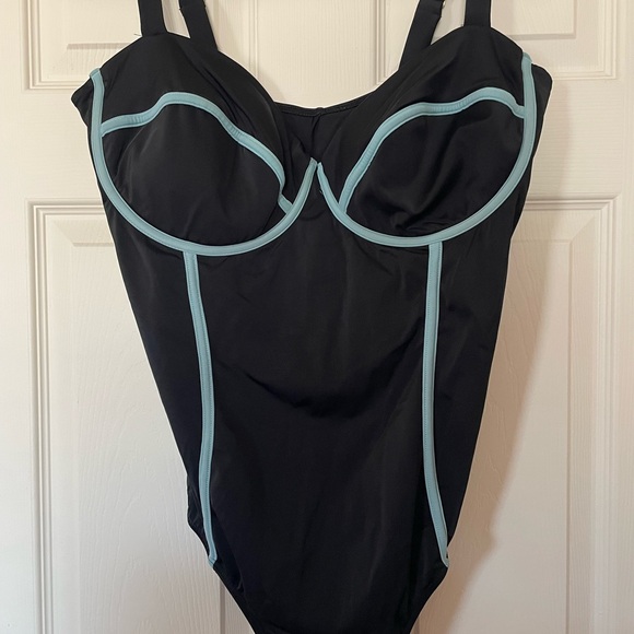 Set of 4 size 2x swimsuits - Picture 12 of 14